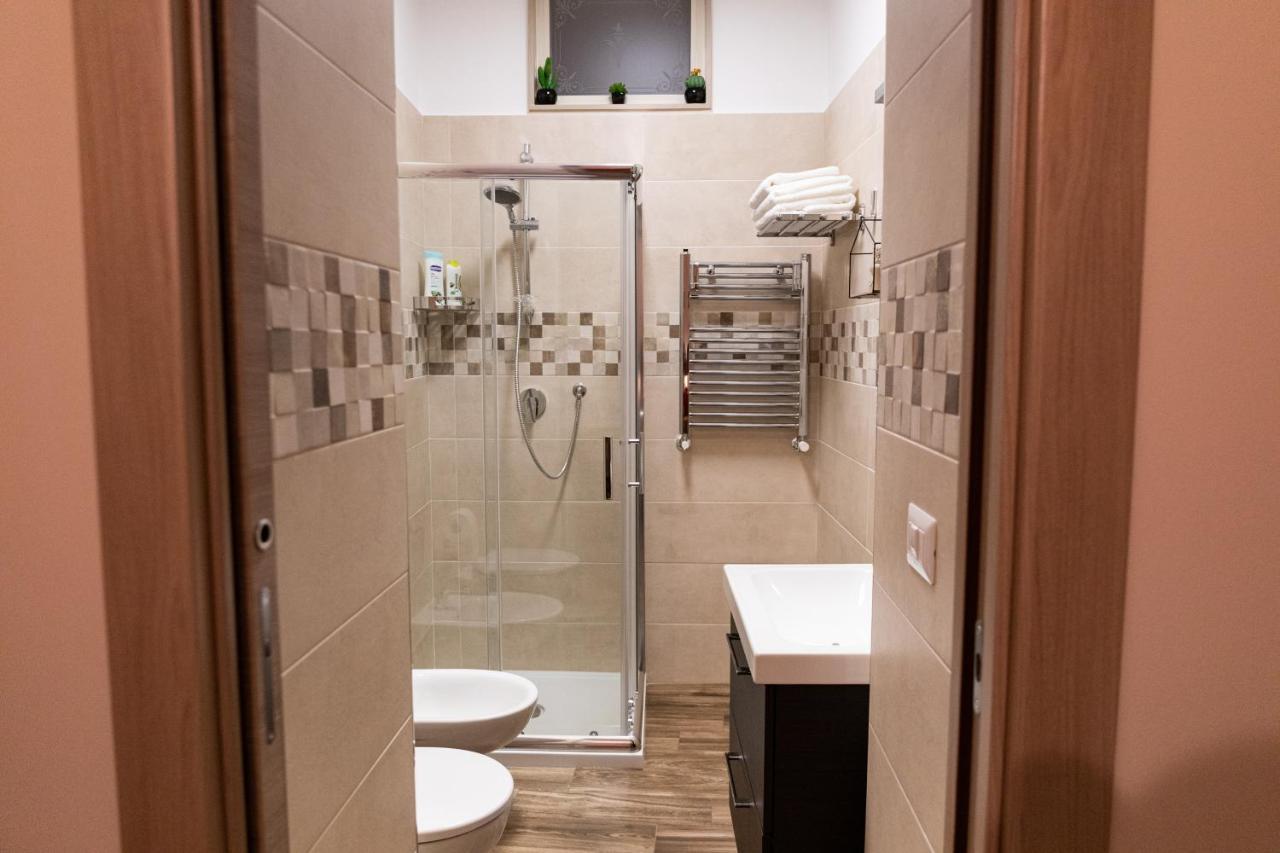 Camera Matrimoniale/Doppia con Letti Singoli con Bagno Privato