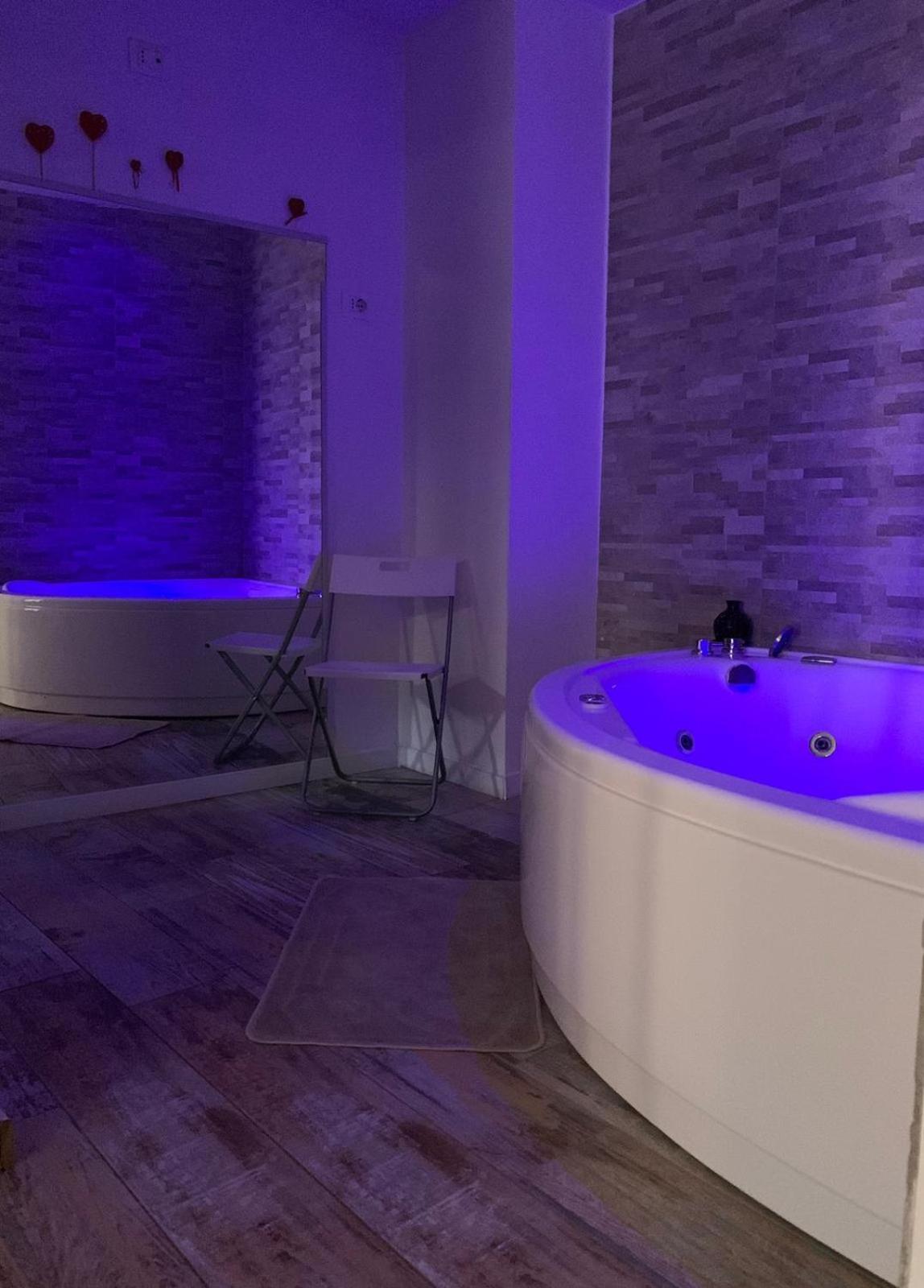 Deluxe Suite Spa Bath
