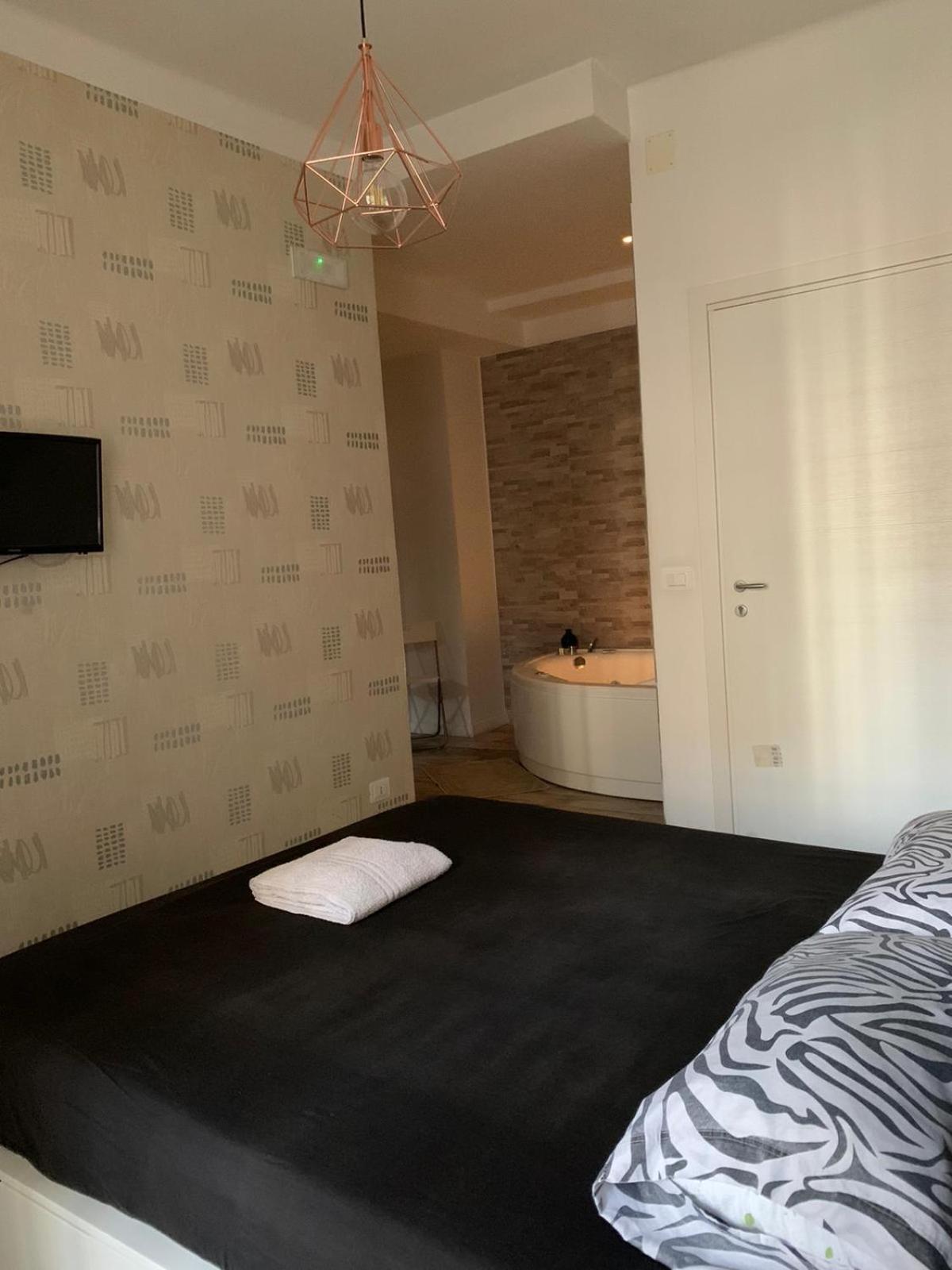 Deluxe Suite Spa Bath