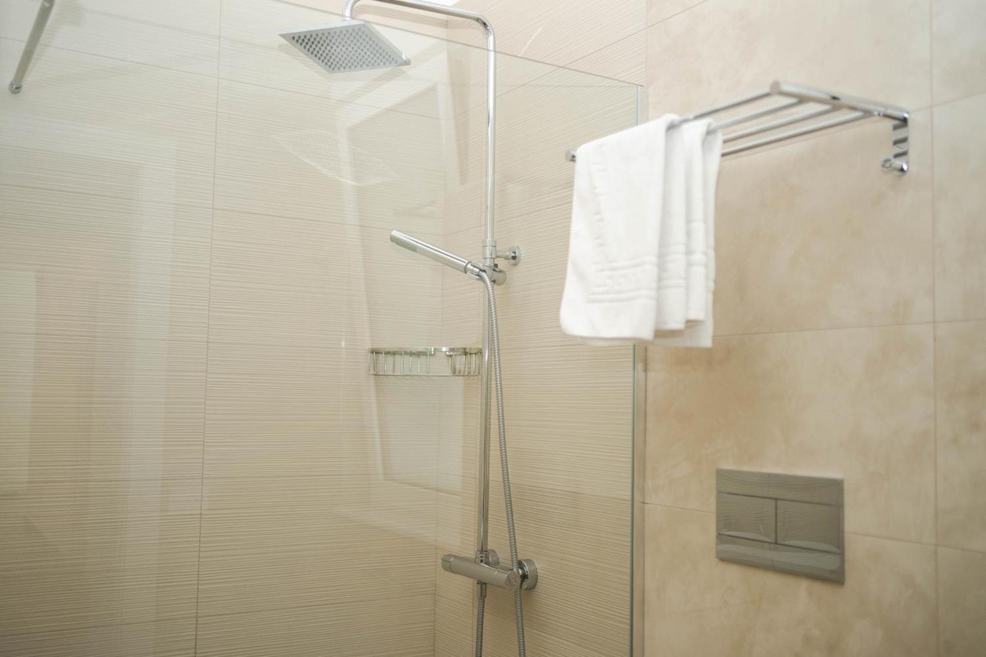 Camera Doppia con Letti Singoli con Bagno Privato
