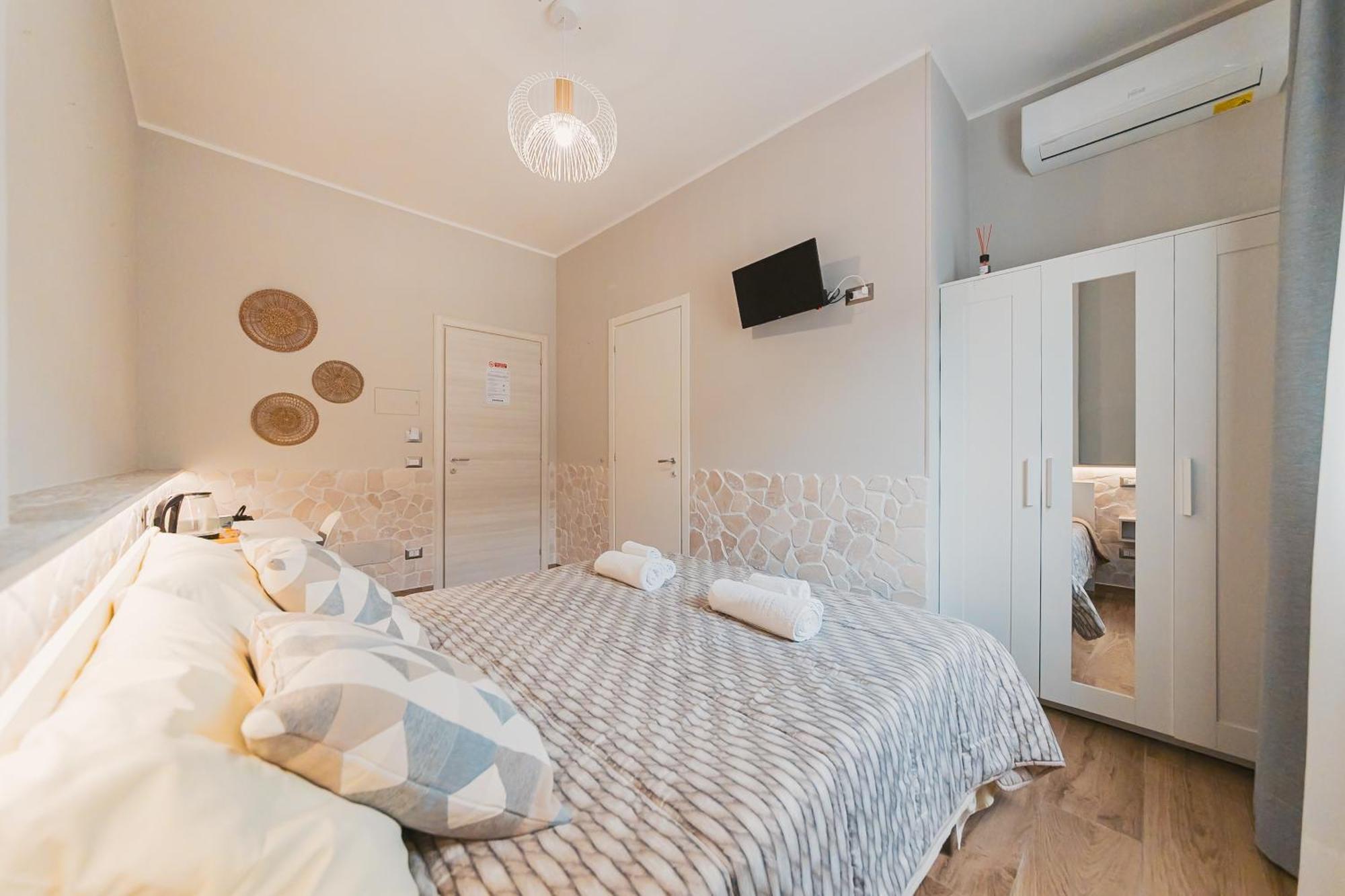 Double Room Private Bathroom