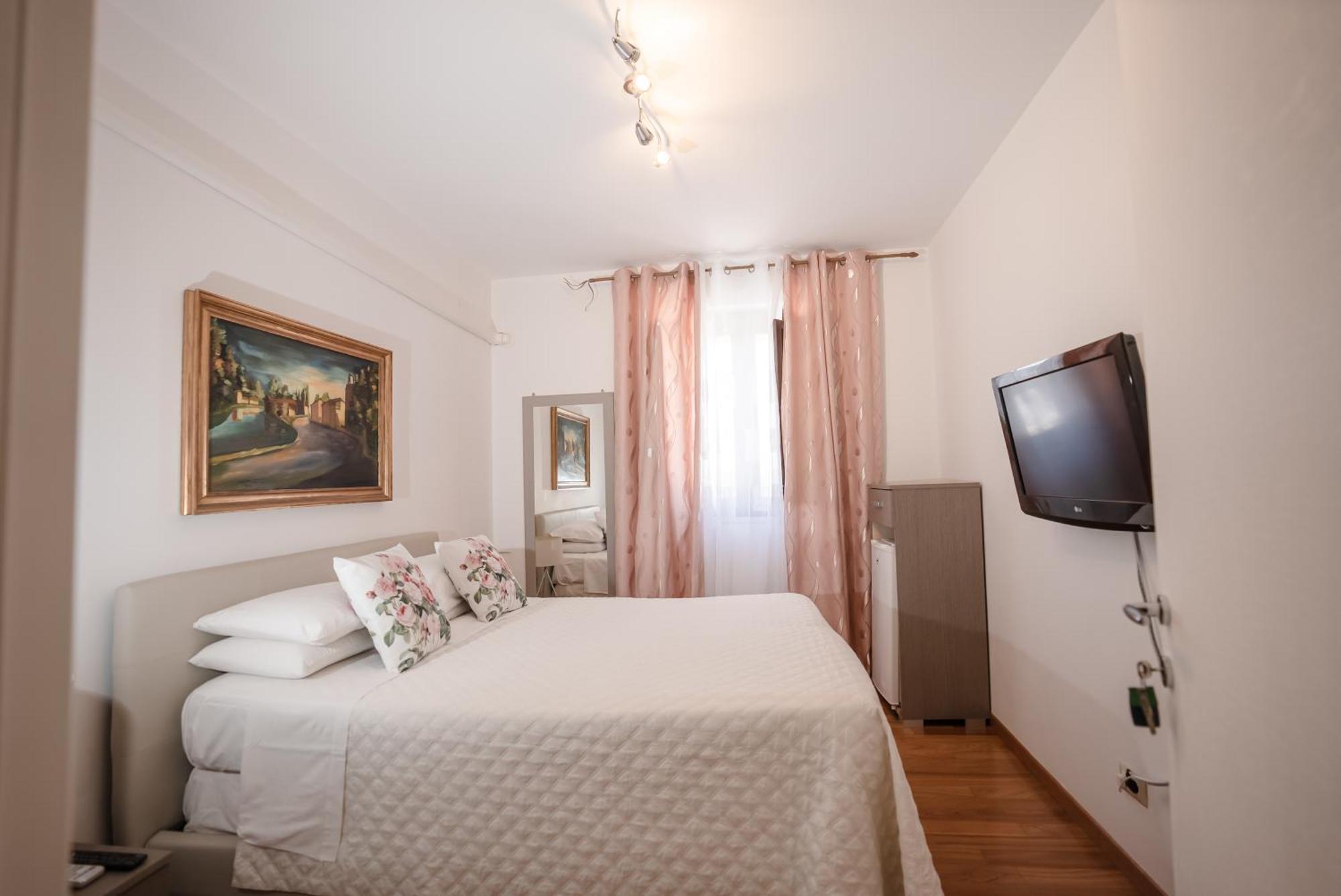 Double Room Private External Bathroom