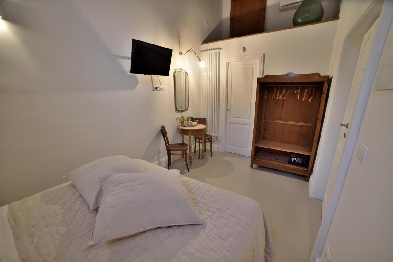 Camera Matrimoniale/Doppia con Letti Singoli con Bagno Privato