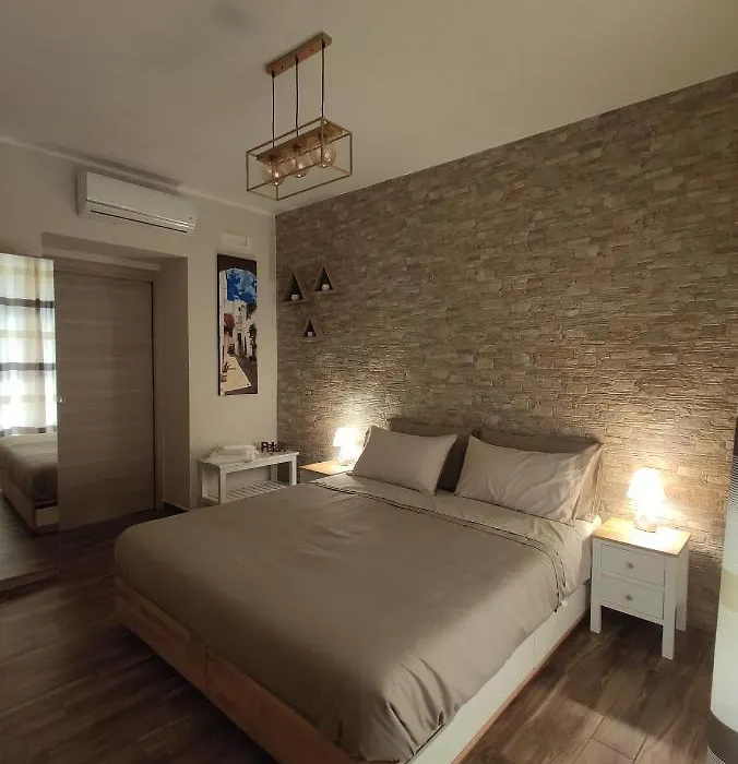 Tizzy Apartment&Rooms-1