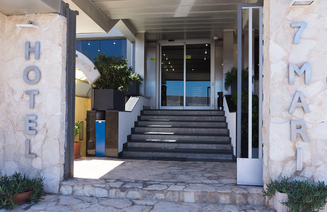 Hotel 7 Mari-1
