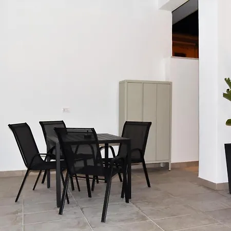 Gl Rooms And Apartments-3