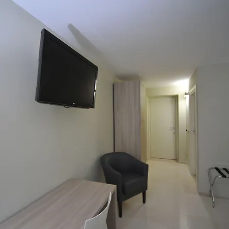 Gatto Bianco House-2