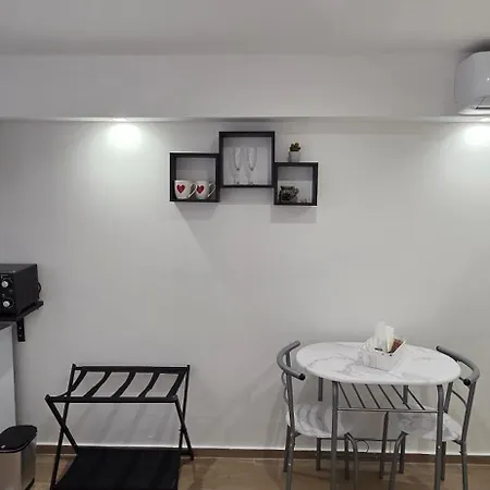 Black & White Rooms-3